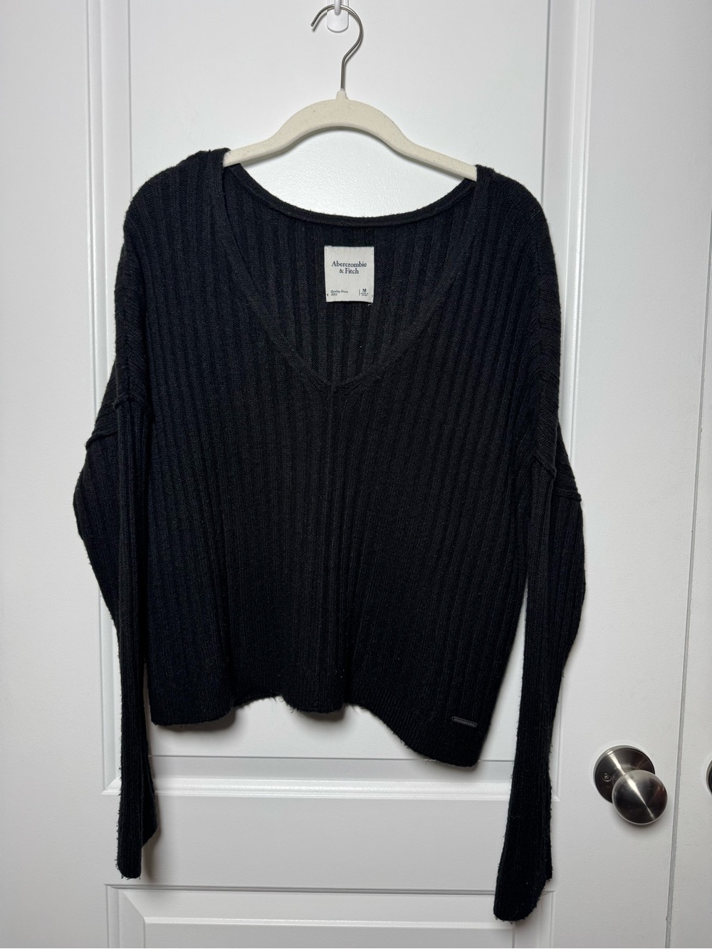 Abercrombie & Fitch Black Ribbed V-Neck Drop Shoulder Sweater Women’s Medium